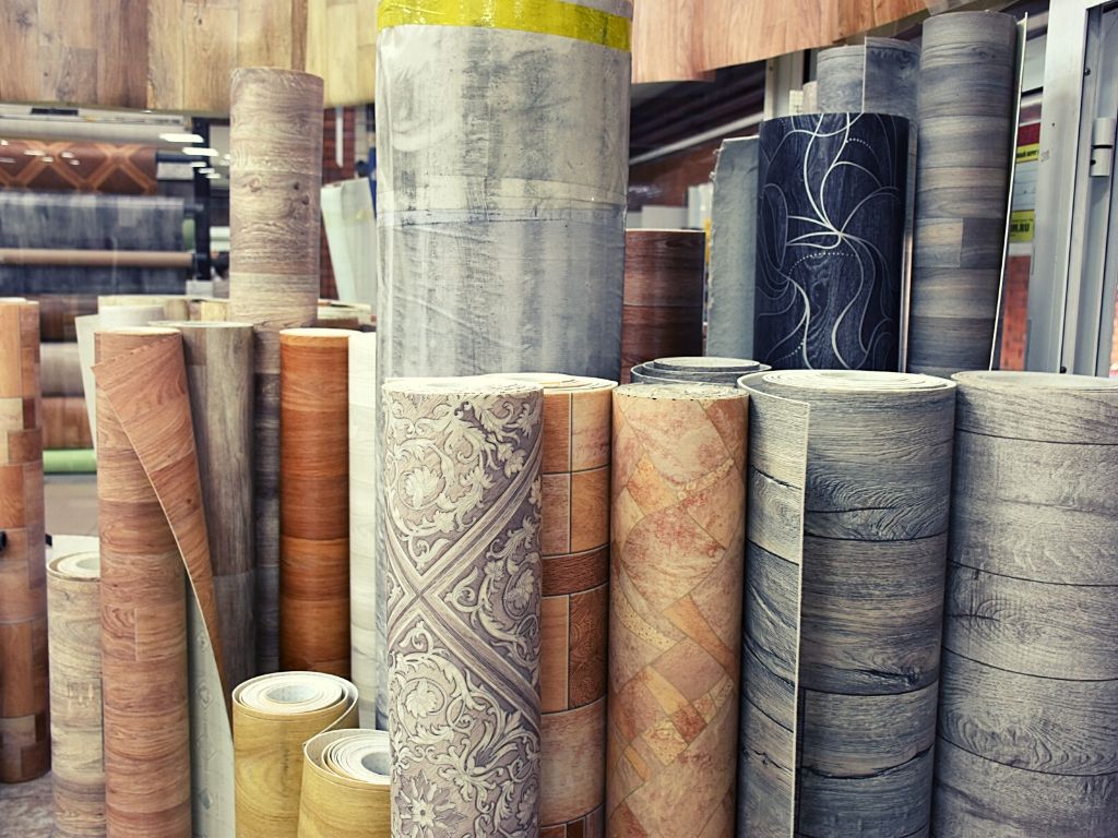 Напольные покрытия, ковры, линолеум, обои. Креатив, строительный рынок «Южный».